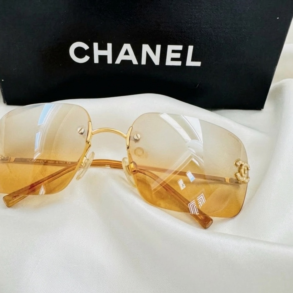 CHANEL Gold Gradient Sunglasses - Picture 4 of 13